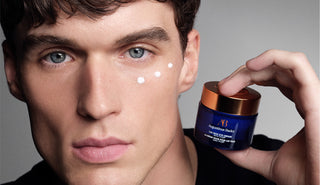 Crème contour des yeux vs. sérum : l'approche des soins des yeux qui fonctionne